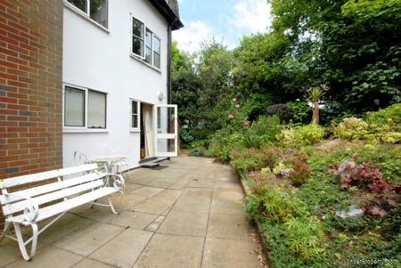 1 bedroom property to rent in Weybridge - Photo 5