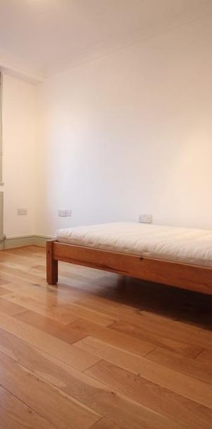 Aldenham Drive, Uxbridge - Photo 1