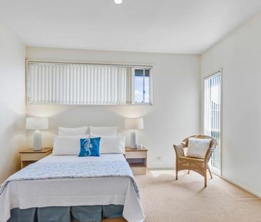 BEACH ON YOUR DOOR STEP! - Photo 4