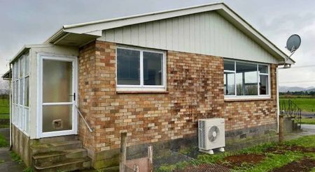 Waihi Farmhouse For Rent - Photo 5