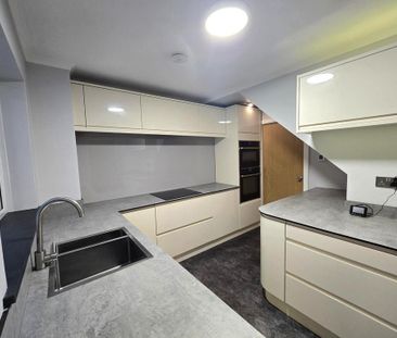 3 bedroom semi-detached house to rent - Photo 3