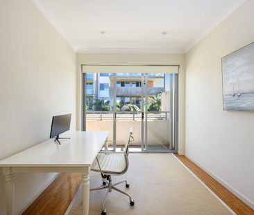 Oversized Three-Bedroom Terrace in a Parkside Location! - Photo 1