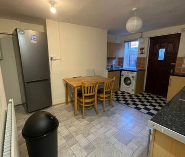 Room in a Shared House, Hessle View, LS6 - Photo 4