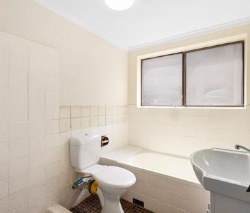 Updated Second Floor Apartment - Photo 4