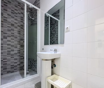 Cozy room with double wardrobe in Barcelona - Photo 2