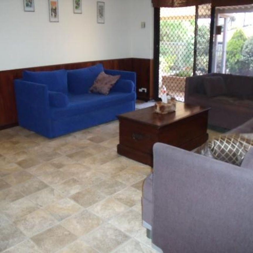 Lovely Family Home! - Photo 1