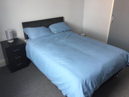 Room 4, 12 Infirmary Road, Chesterfield, Derbyshire - Photo 1