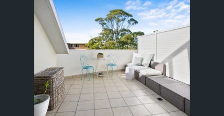 Sun-Drenched Dual-Level Living with Resort-Style Facilities - Photo 5