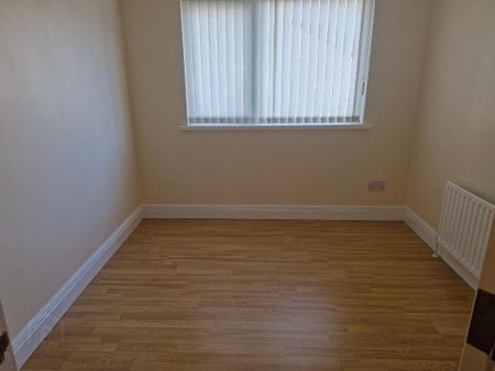 31 Summer Hill, Warrenpoint, Newry, BT34 3JB - Photo 3