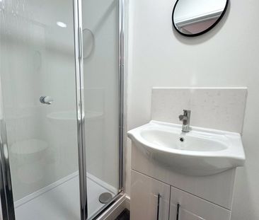 Room 2 - Photo 4
