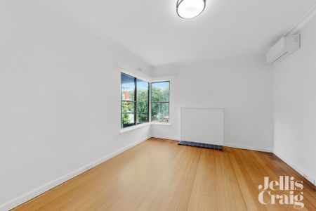 654 Centre Road, Bentleigh East - Photo 2