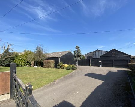 4 bedroom detached house to rent - Photo 2