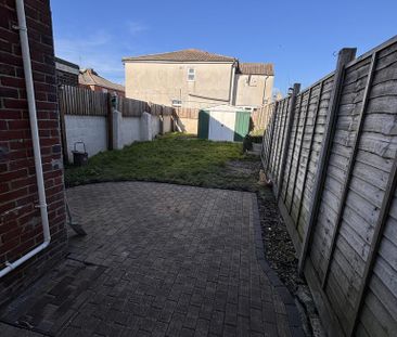 3 bedroom semi-detached house to rent - Photo 6