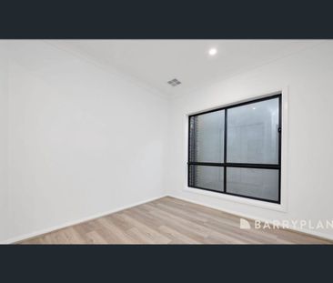 Spacious & Comfortable Home with Year-Round Comfort - Photo 4