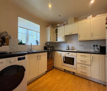 Kingswood Close, Camberley, Surrey, GU15 - Photo 5