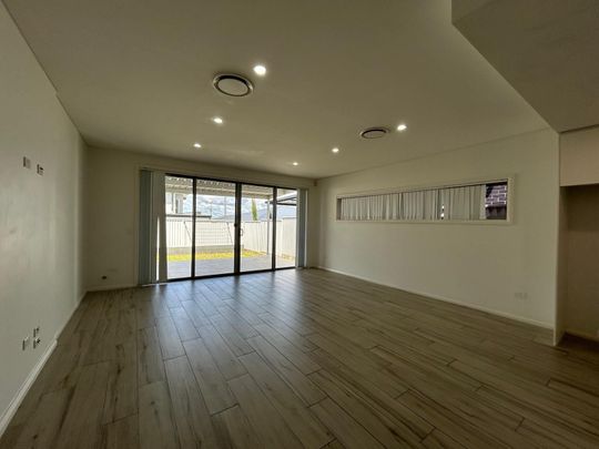 Large Modern 5 Bedroom Duplex - Photo 1