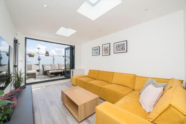 4 bedroom flat to rent - Photo 1