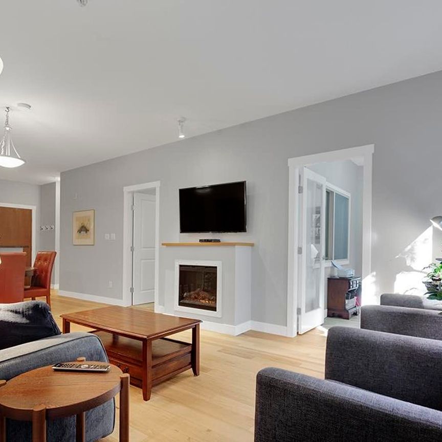 Spacious and Bright Two Bedroom and Den in Port Moody with Two Parking Stalls - Photo 1
