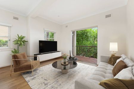 Light-Filled Coastal Apartment in Sought-After Bronte Pocket - Photo 5