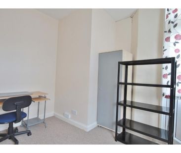 4 bedroom end of terrace house to rent - Photo 4