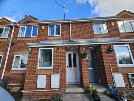 2 bed Apartment - To Let - Photo 4