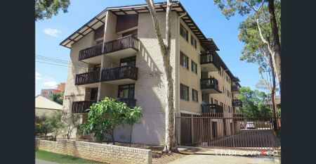 Walking distance to shops & station ! - Photo 4