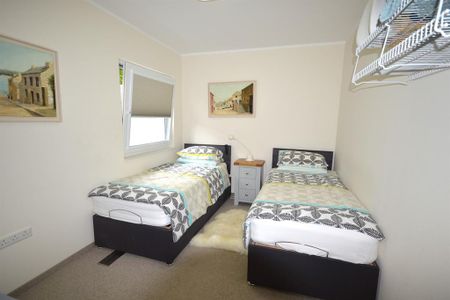 3 bedroom detached bungalow to rent - Photo 3