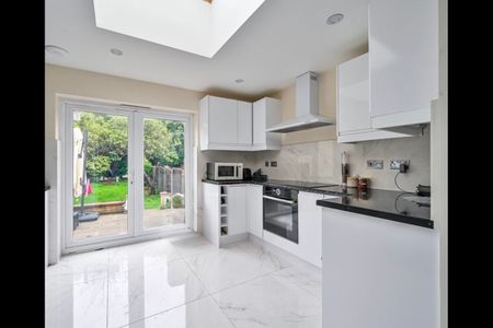 Room in a Shared House, Davenport Road, SE6 - Photo 3