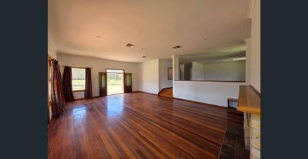 Breathtaking Valley Views – Peaceful Family Living - Photo 4