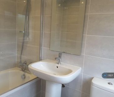 4 bedroom semi-detached house to rent - Photo 4