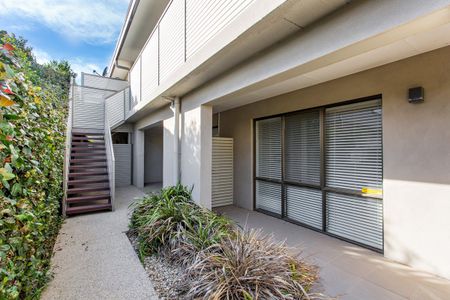 LOW MAINTENANCE TOWNHOUSE IN POPULAR ALFREDTON - Photo 2