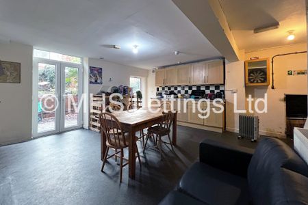 5 Bedroom Mid Terraced House for rent in Victoria Road - Photo 2