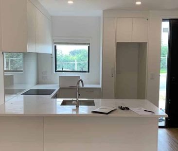 Stunning 3 bed, 2 bath townhouse in Manukau! - Photo 2