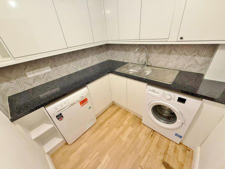 4 bedroom semi-detached house to rent - Photo 2