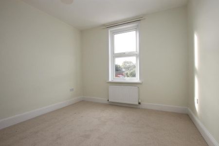 3 bedroom detached house to rent - Photo 4