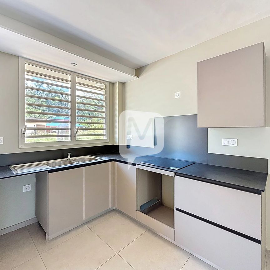 Location Appartement 1 pièce 30m² MATOURY 97351 - Photo 1