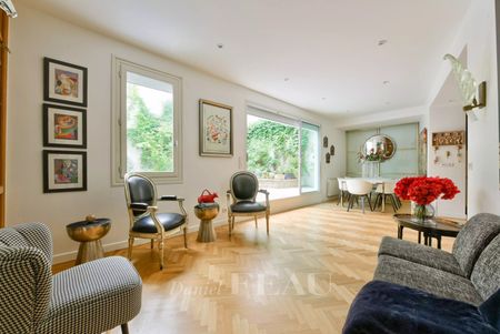 Tout savoir sur cet appartement dans le quartier Elysées-Madeleine, à Paris 8ème - Photo 4