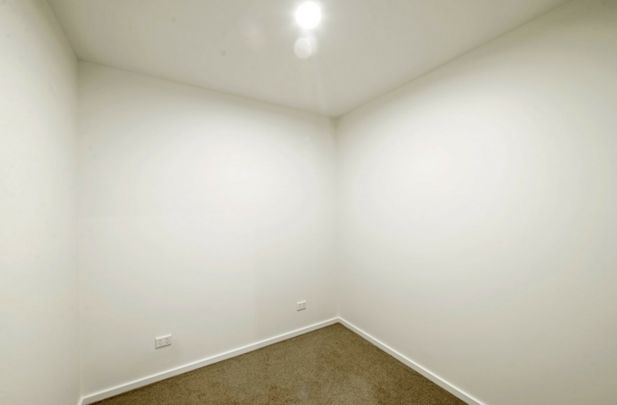 One Bedroom Plus Study Near The Foreshore! - Photo 1