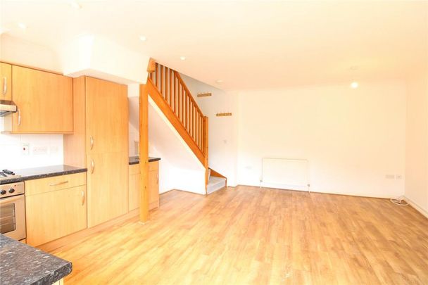2 bedroom end of terrace house to rent - Photo 1
