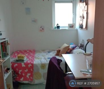 3 bedroom flat to rent - Photo 4