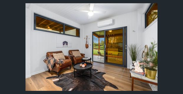 Furnished Architecturally Designed 1 Bedroom Unit - Photo 1