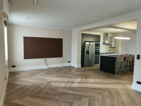 Gerenoveerd appartement met 4 slaapkamers - Photo 3