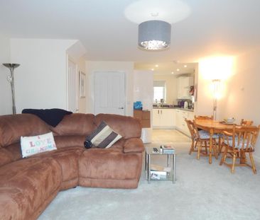 3 bedroom semi-detached house to rent - Photo 2