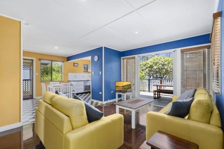 Central Located Family Home in Redcliffe - Photo 4