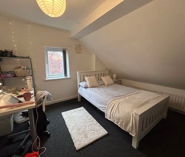 Harlaxton Drive Lenton, Nottingham - Photo 3