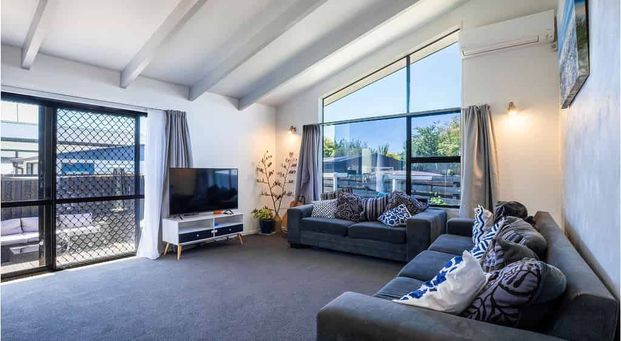 Perfect haven for larger families - Photo 1