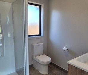 Stylish 4BR Home in One Tree Point - Photo 1