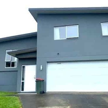 Four Bedroom Home - Great Location! - Photo 1