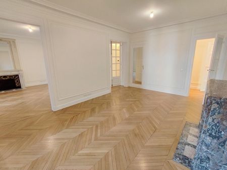 location Appartement T5 DE 151m² À PARIS - Photo 2