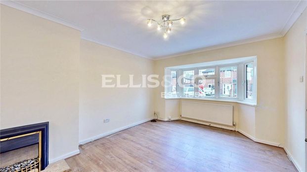 3 bedroom end of terrace house to rent - Photo 1